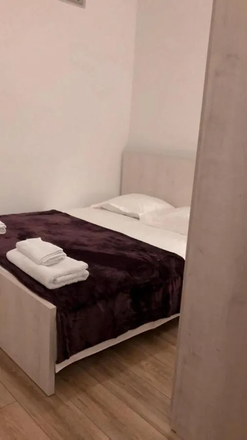 Ionian Apartments Vlorë 0*,  Albânia